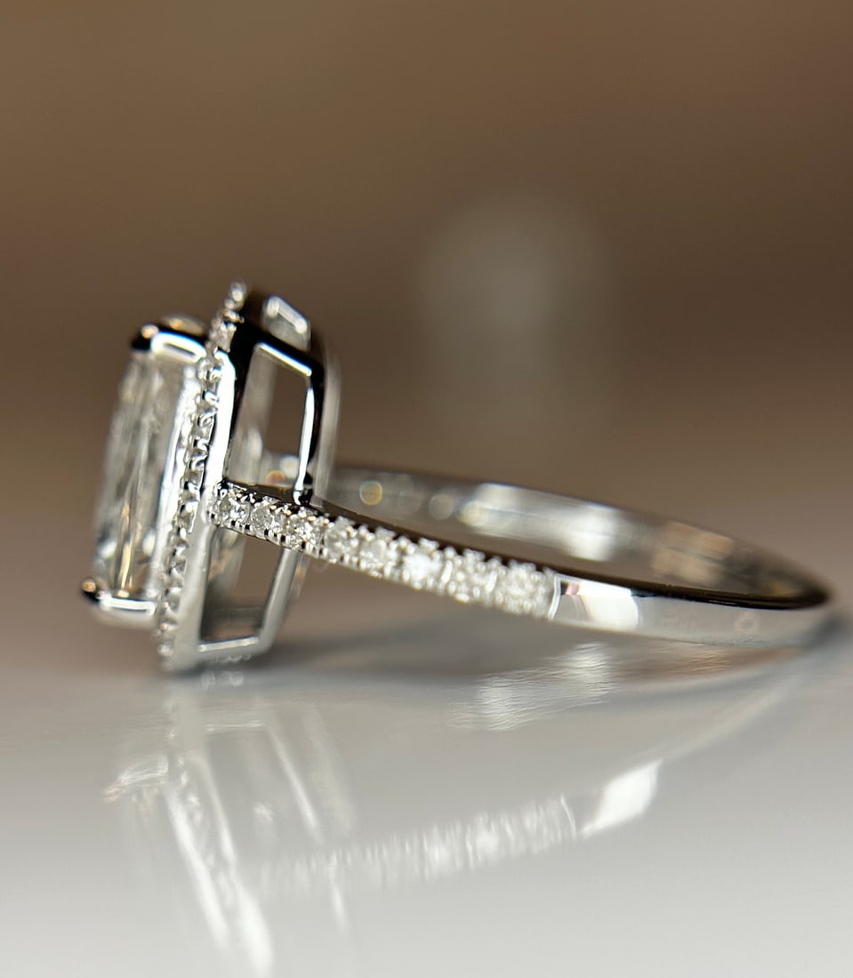 Beautiful 4.19 CT Unheated Ceylon White Sapphire With Natural Diamonds & 18k Gold - 4