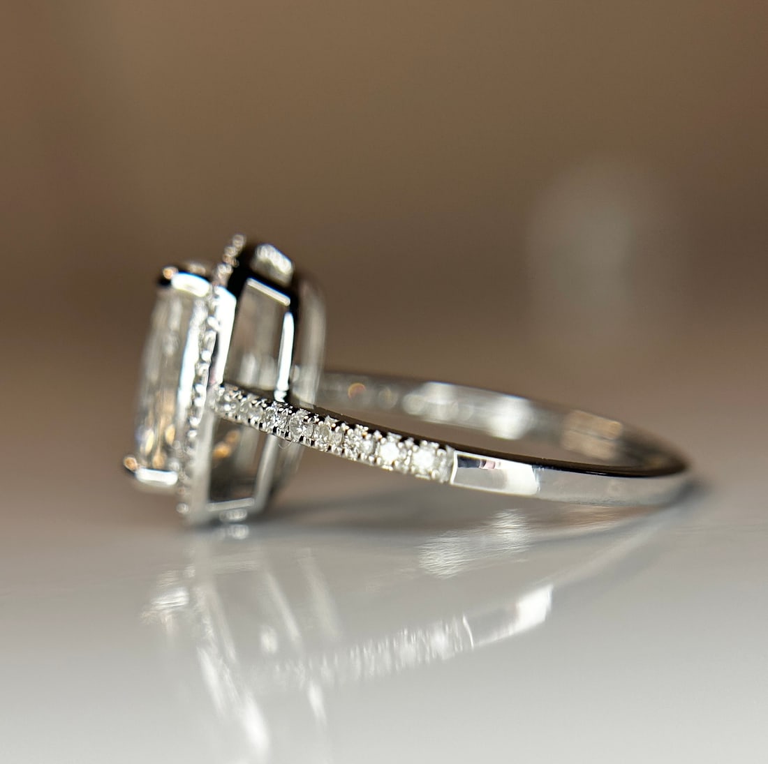 Beautiful 4.19 CT Unheated Ceylon White Sapphire With Natural Diamonds & 18k Gold - 5