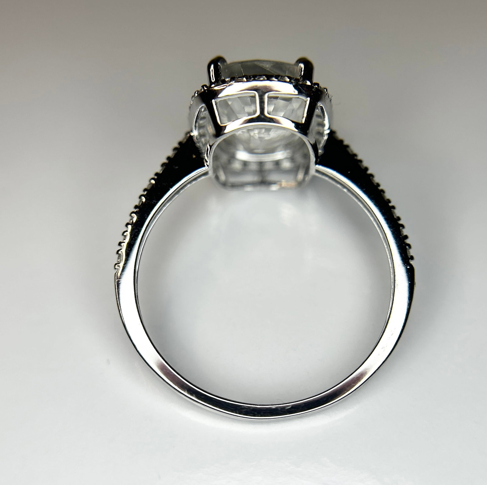 Beautiful 4.19 CT Unheated Ceylon White Sapphire With Natural Diamonds & 18k Gold - 6