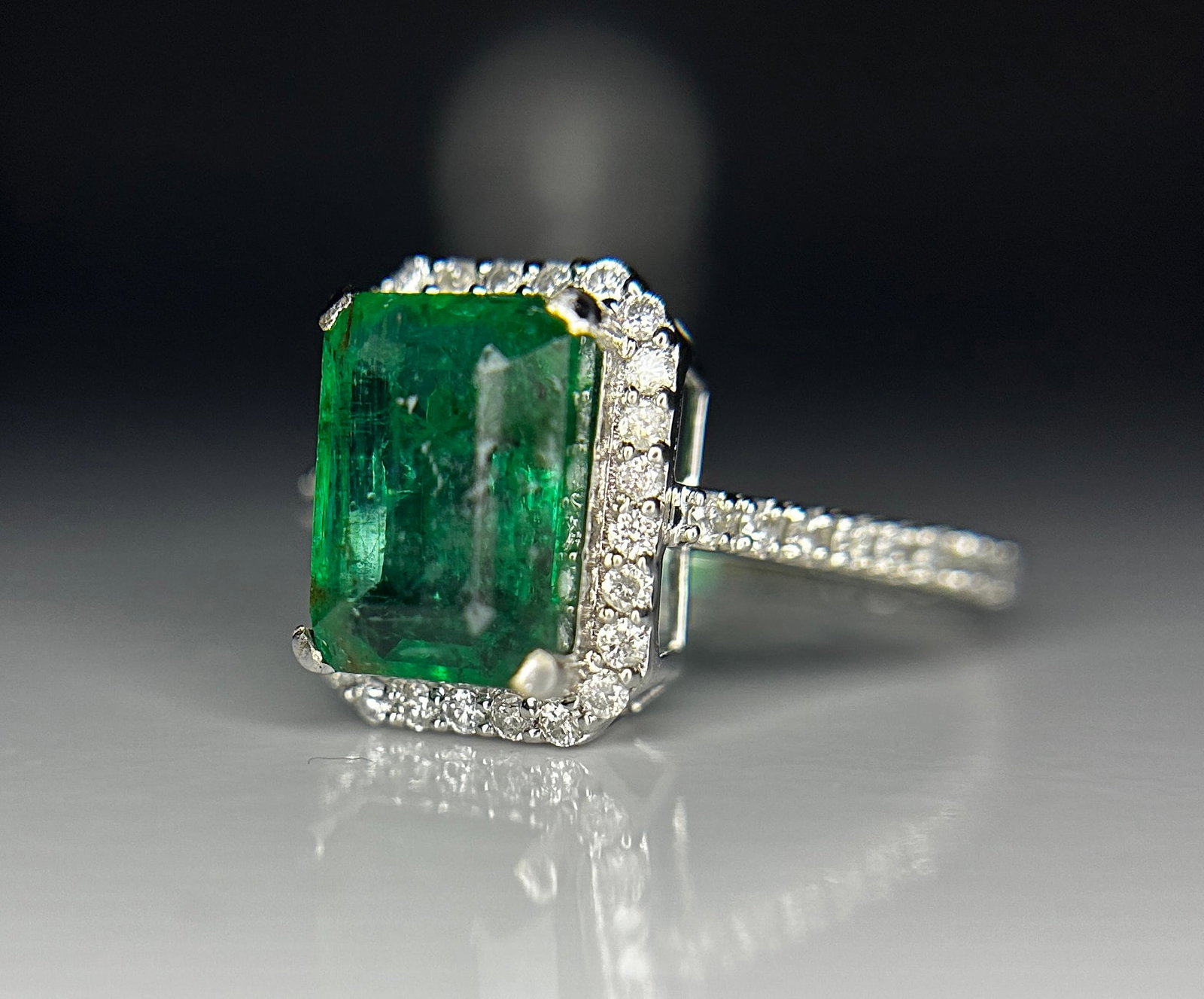 Beautiful 2.67ct Natural Columbian Emerald With Natural Diamonds & 18k Gold - 3
