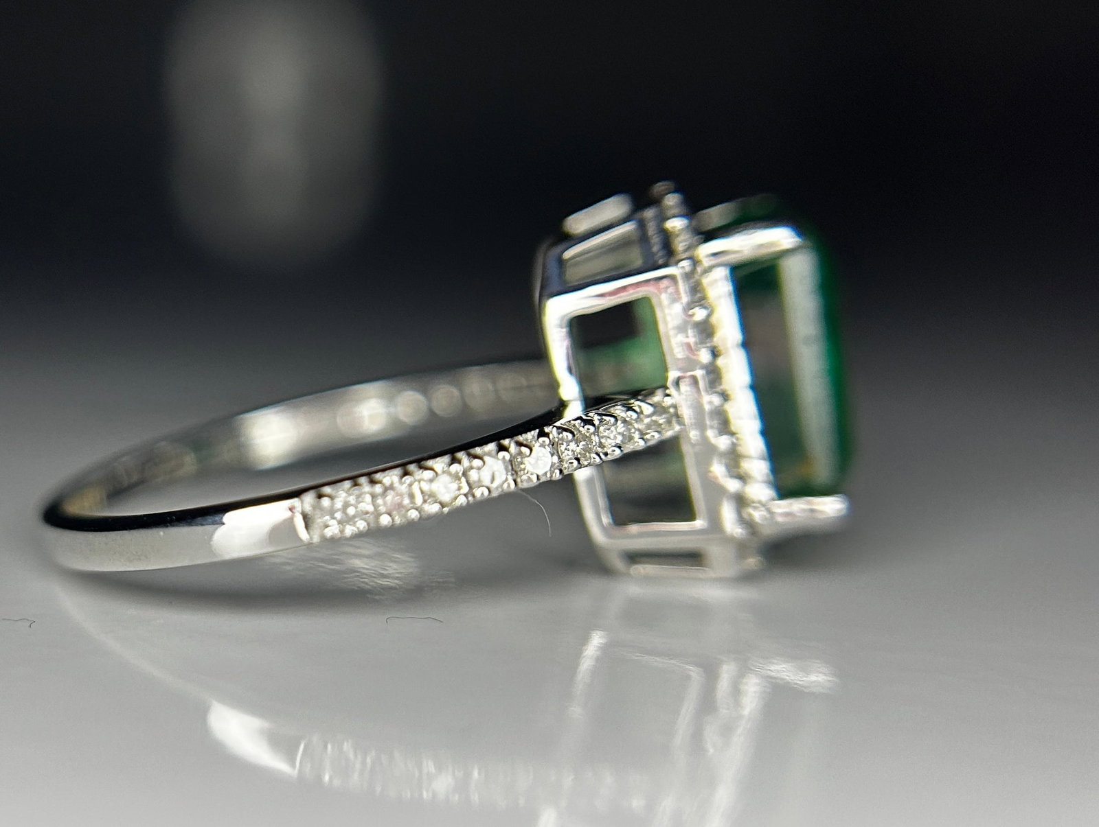 Beautiful 2.67ct Natural Columbian Emerald With Natural Diamonds & 18k Gold - 7