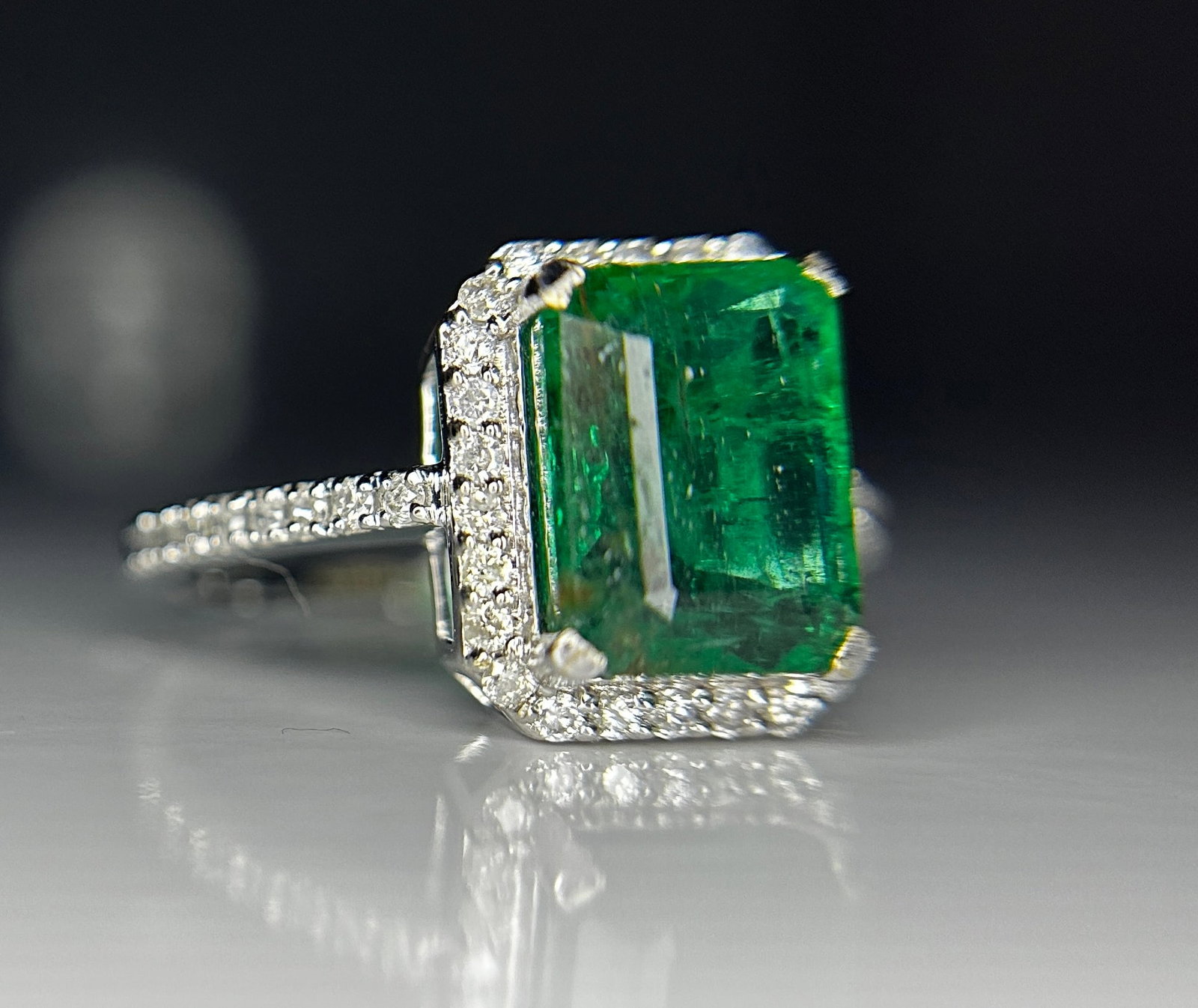 Beautiful 2.67ct Natural Columbian Emerald With Natural Diamonds & 18k Gold - 9