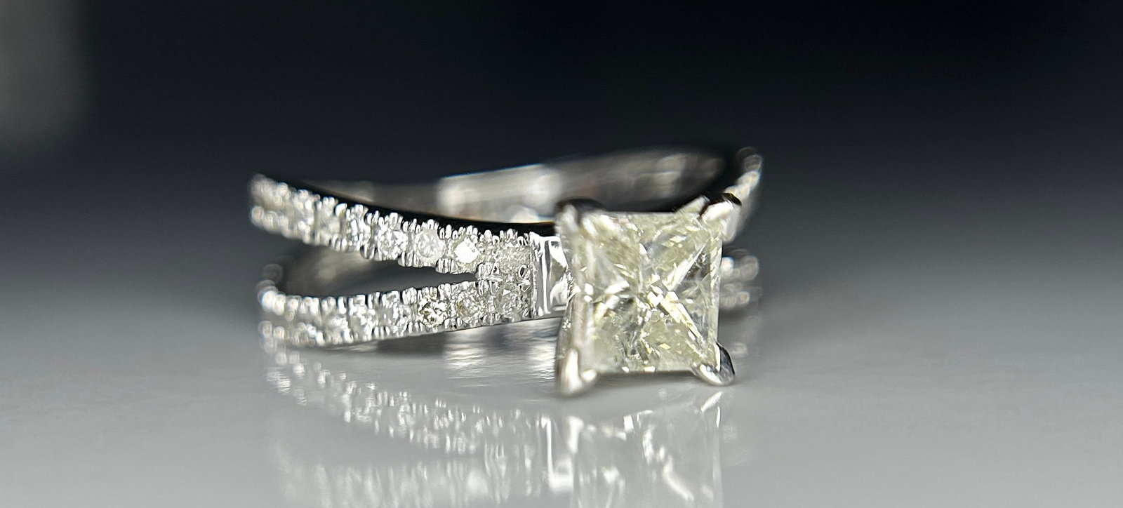 Beautiful 1.17ct Princess Cut Untreated Natural Solitaire Diamond & 18k Gold: Title: Beautiful 1.17ct Princess Cut Untreated Natural Solitaire Diamond & 18k Gold Description: Beautiful 1.17ct Princess Cut Untreated Natural Solitaire Diamond & 18k Gold Description: