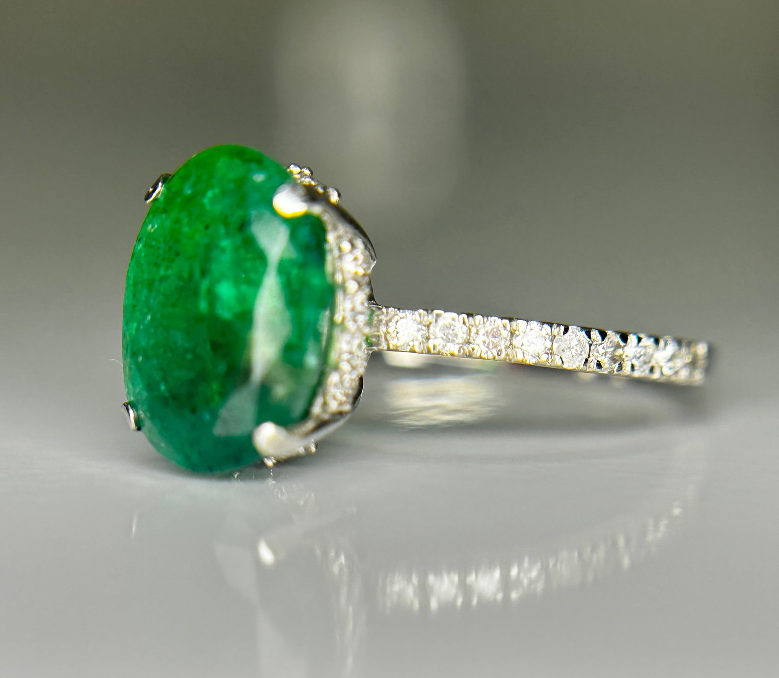 Beautiful 2.60 CT Natural Emerald Ring With Natural Diamonds & Platinum 950 - 2
