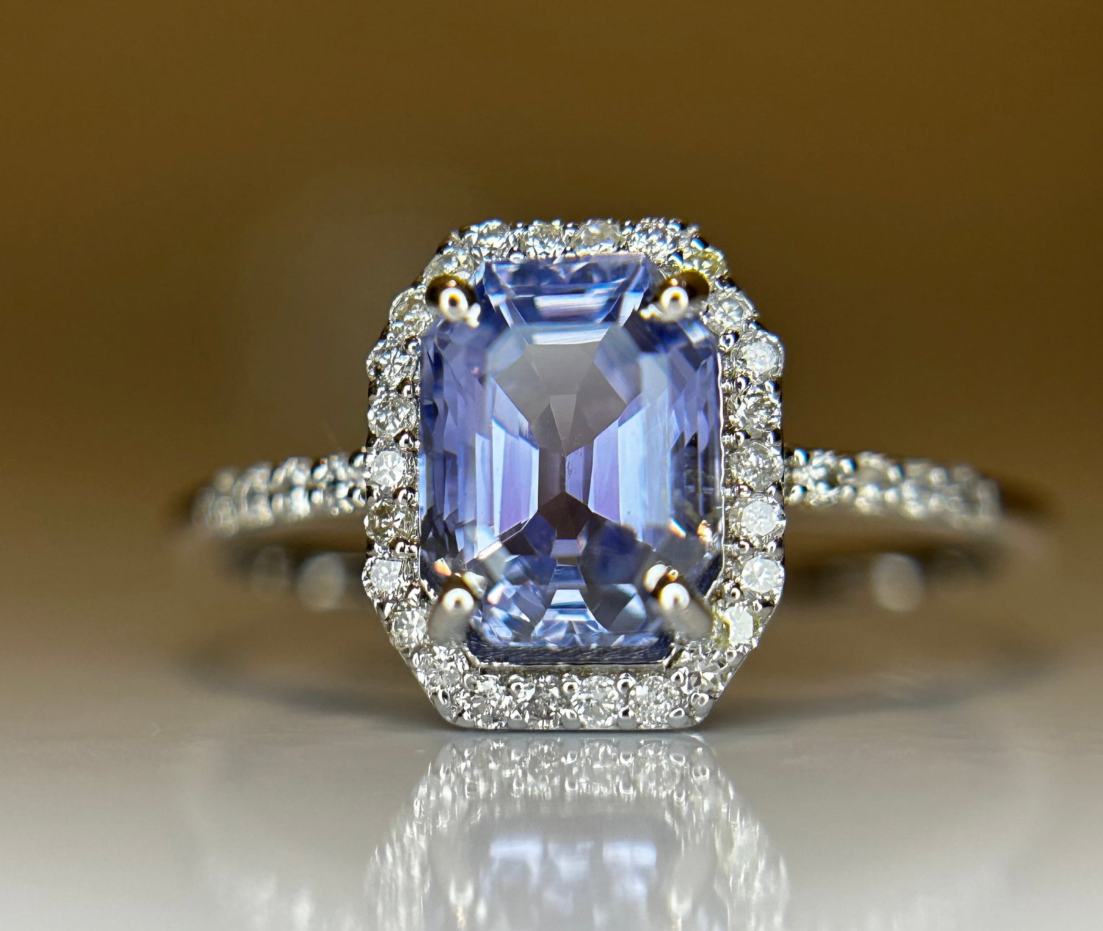 Beautiful 1.75 CT Unheated Ceylon Cornflour Blue Sapphire Diamonds & 18k Gold (1 of 12)