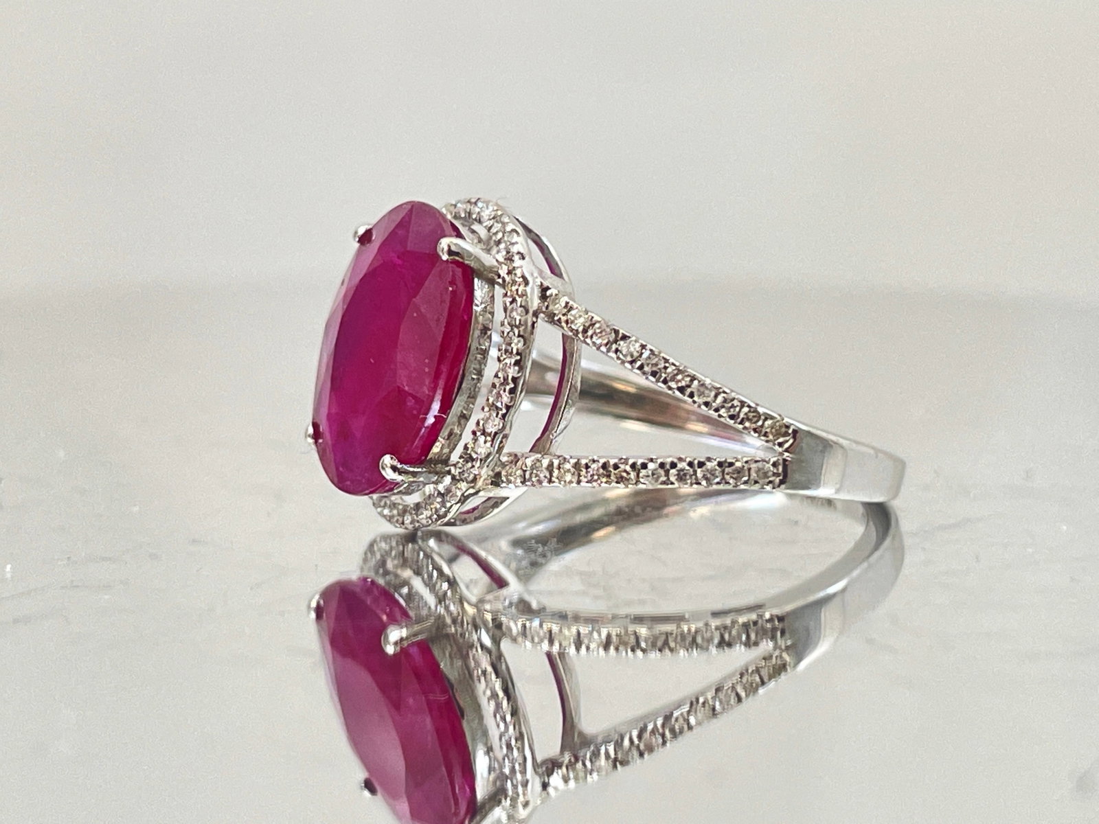Natural Burma Ruby 3.77Ct With Natural Diamonds & 18k Gold - 3