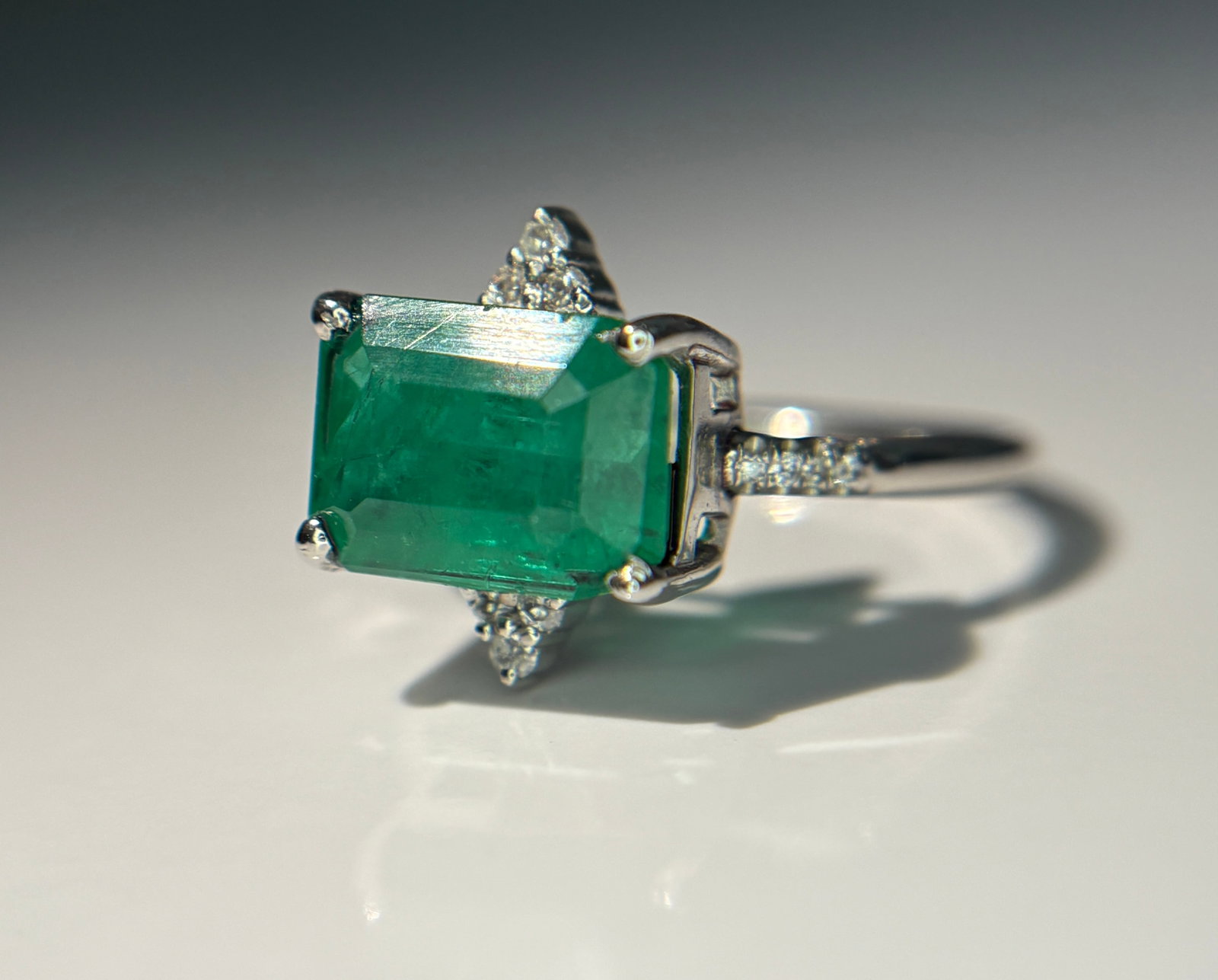 Beautiful 4.05 CT Natural Emerald Ring With Natural Diamonds & Platinum 950 - 4