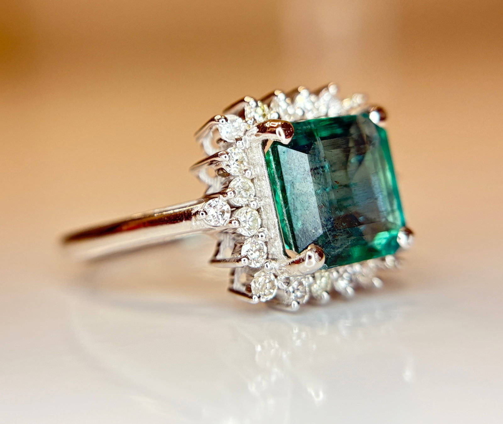 Beautiful 2.10 CT Natural Emerald With Natural Diamonds & 18k Gold - 4