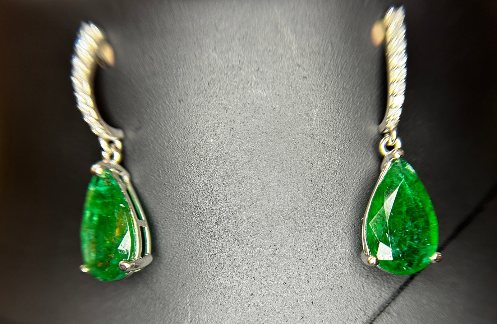 Beautiful 12.27ct Natural Emerald Earrings and Pendant Set With Natural Diamonds & 18k Gold - 10