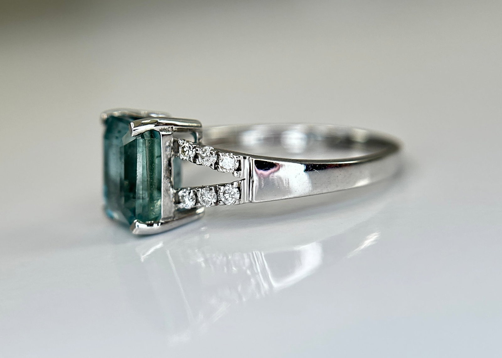 Beautiful Natural Rare Blue Emerald 2.39 CT With Natural Diamonds & 18k Gold - 3