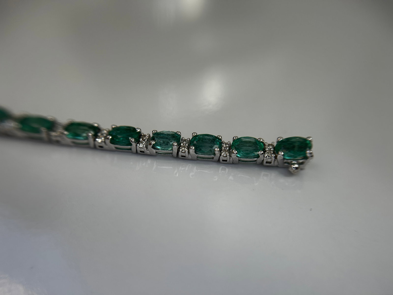 Beautiful 11.10 CTS Natural Emerald Bracelet With Natural Diamonds & 18k Gold - 10
