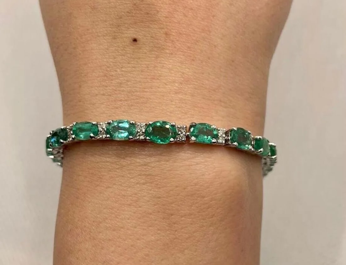 Beautiful 11.10 CTS Natural Emerald Bracelet With Natural Diamonds & 18k Gold - 12