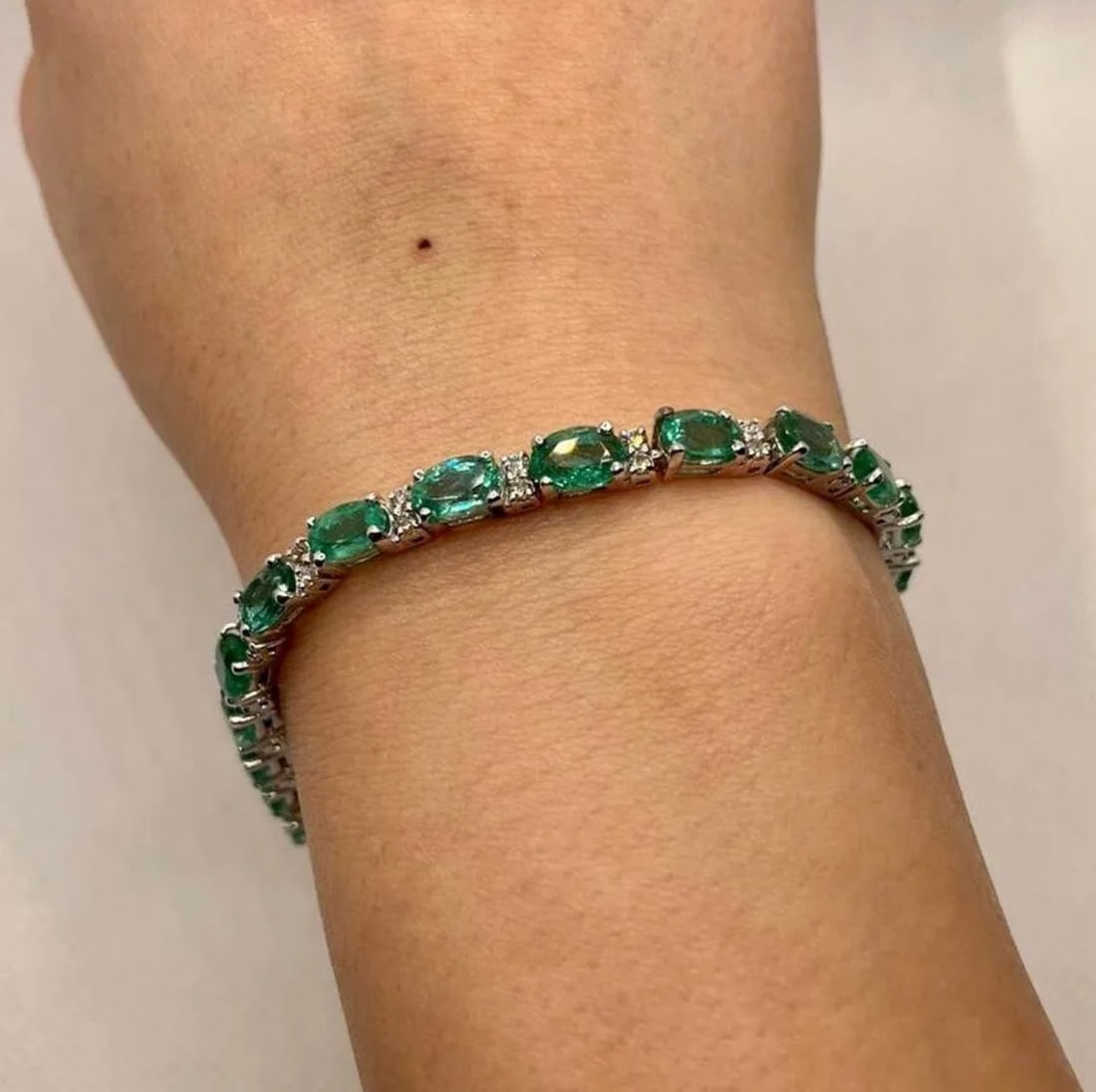Beautiful 11.10 CTS Natural Emerald Bracelet With Natural Diamonds & 18k Gold - 13