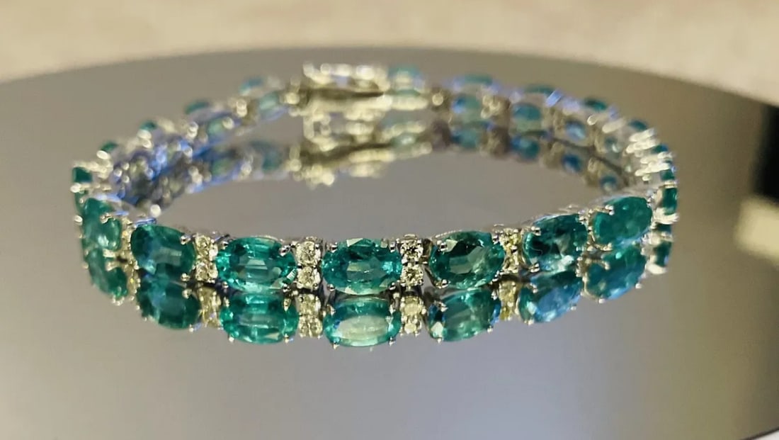 Beautiful 11.10 CTS Natural Emerald Bracelet With Natural Diamonds & 18k Gold - 2