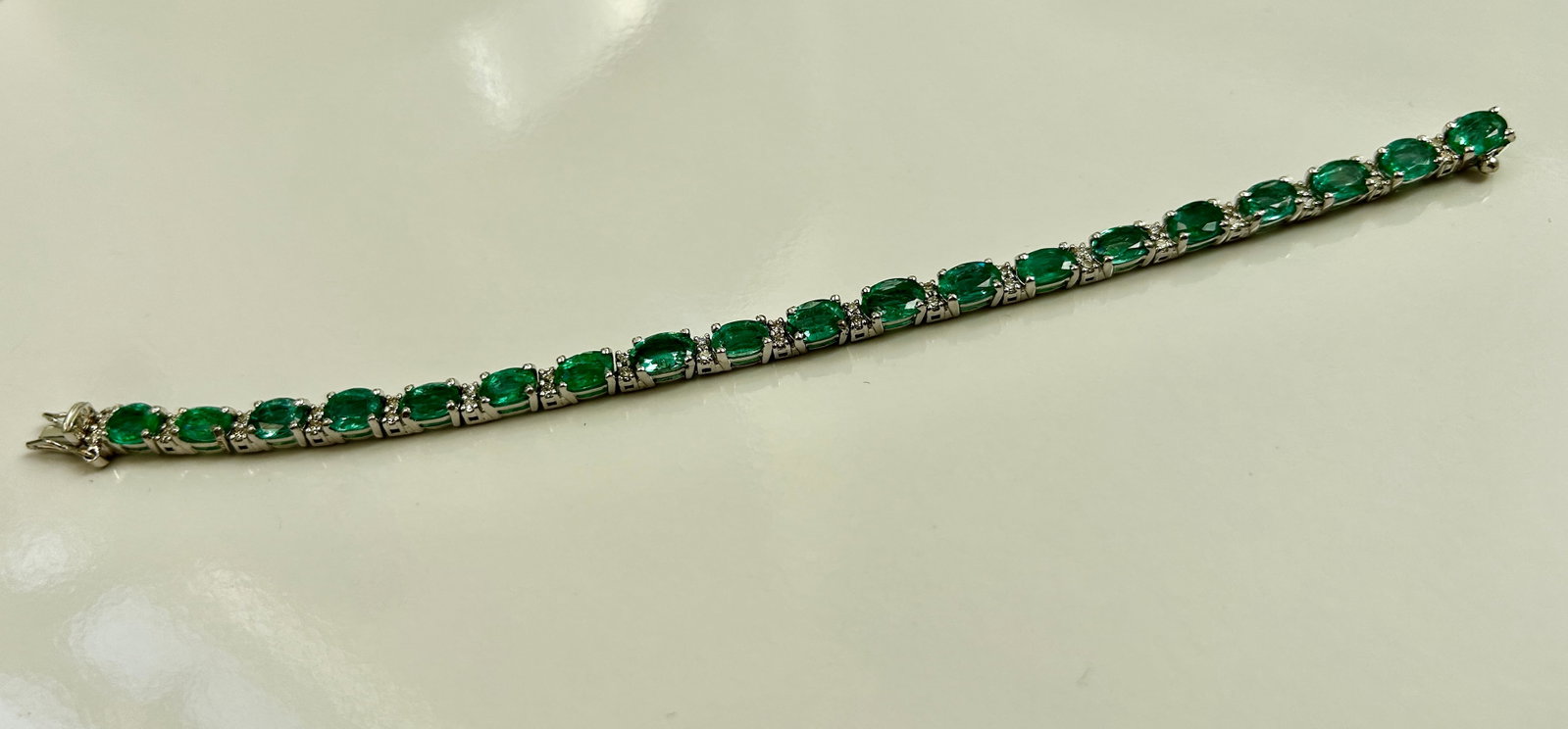Beautiful 11.10 CTS Natural Emerald Bracelet With Natural Diamonds & 18k Gold - 5