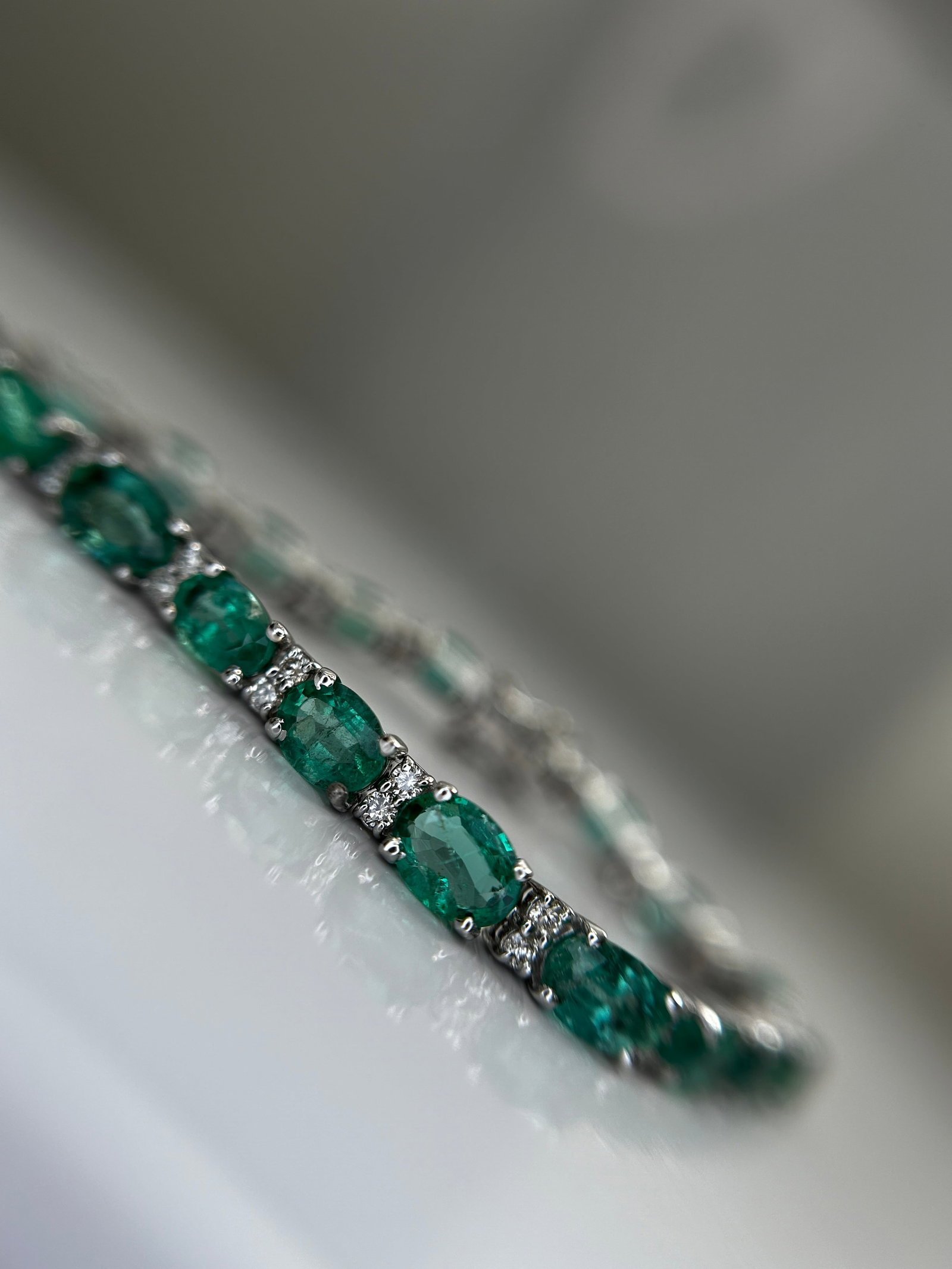 Beautiful 11.10 CTS Natural Emerald Bracelet With Natural Diamonds & 18k Gold - 8