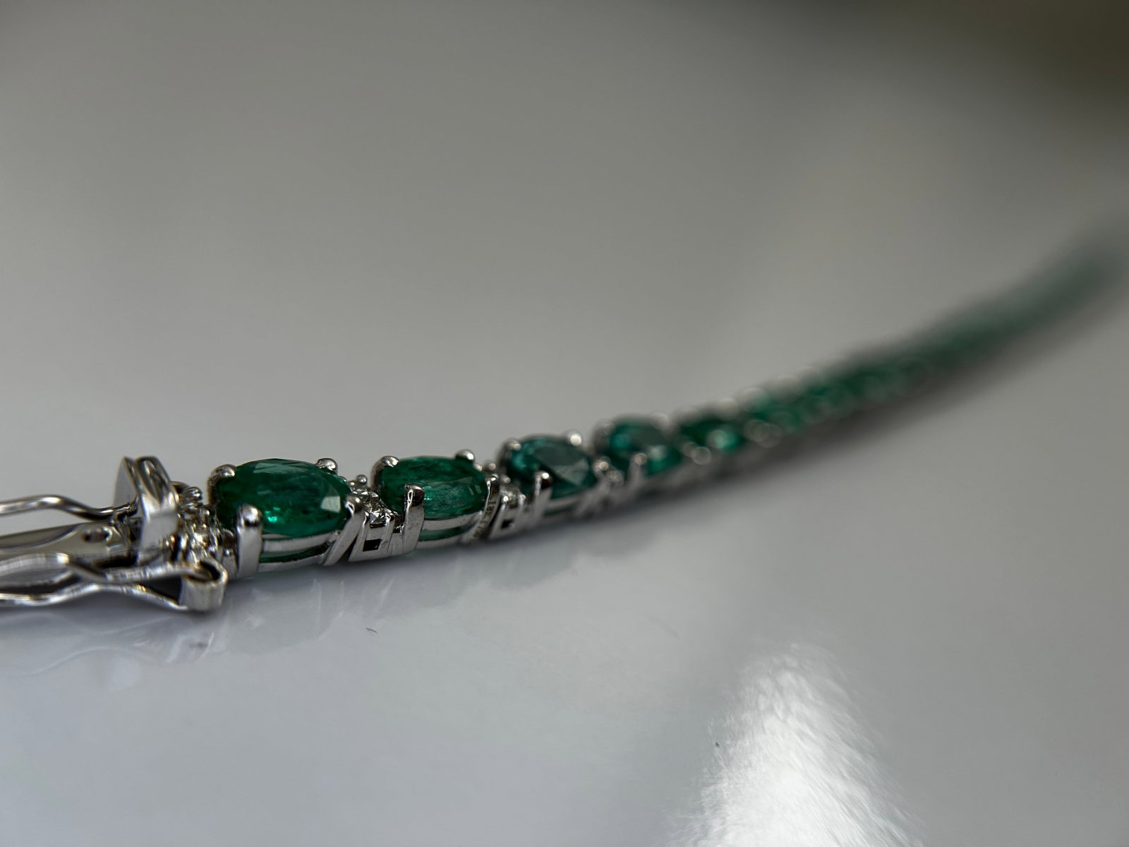 Beautiful 11.10 CTS Natural Emerald Bracelet With Natural Diamonds & 18k Gold - 9