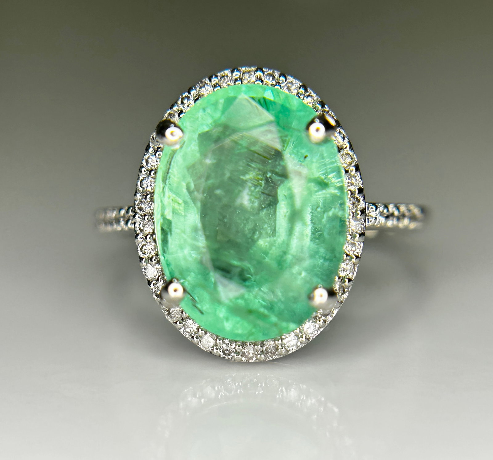 Beautiful 4.24CT Untreated Natural Columbian Emerald Ring, Diamonds & 18k Gold (1 of 10)