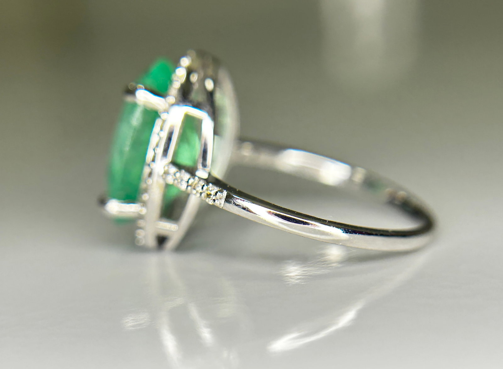 Beautiful 4.24CT Untreated Natural Columbian Emerald Ring, Diamonds & 18k Gold - 5