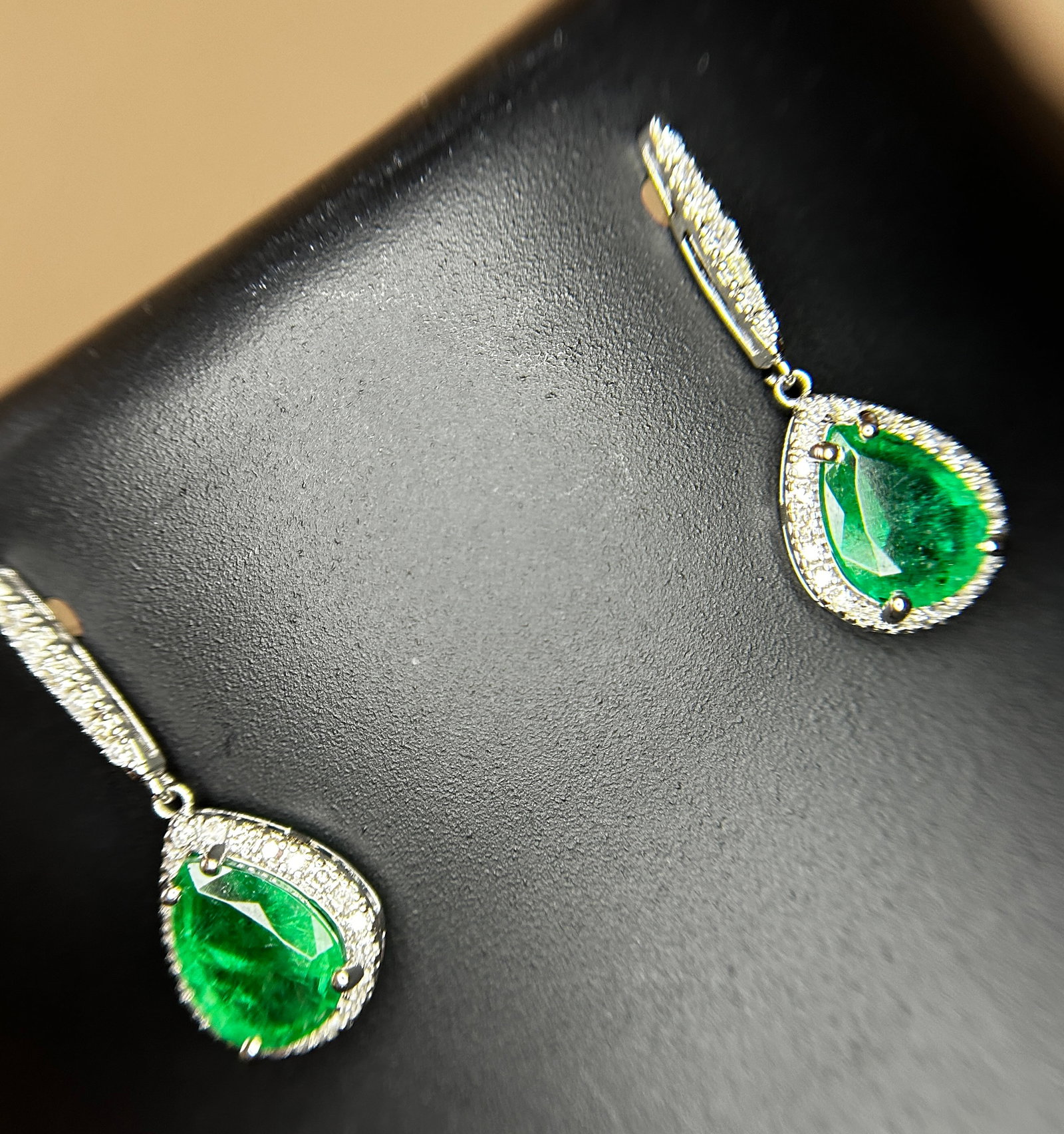 Beautiful 3.21ct Natural Emerald Earrings With Natural Diamonds & 18k Gold - 2
