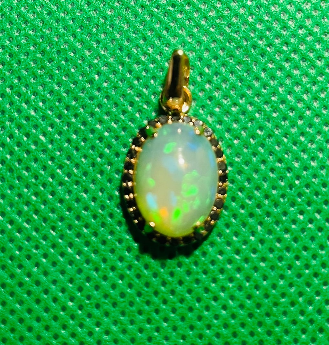 Beautiful Natural 3.60 Opal Pendant Black Diamonds & 18k Rose Gold: Title: Beautiful Natural 3.60 Opal Pendant Black Diamonds & 18k Rose Gold Description: Beautiful Natural 3.60ct Opal Pendant & 0.28 Black Diamonds & 18k White Gold. Lovely pendant w