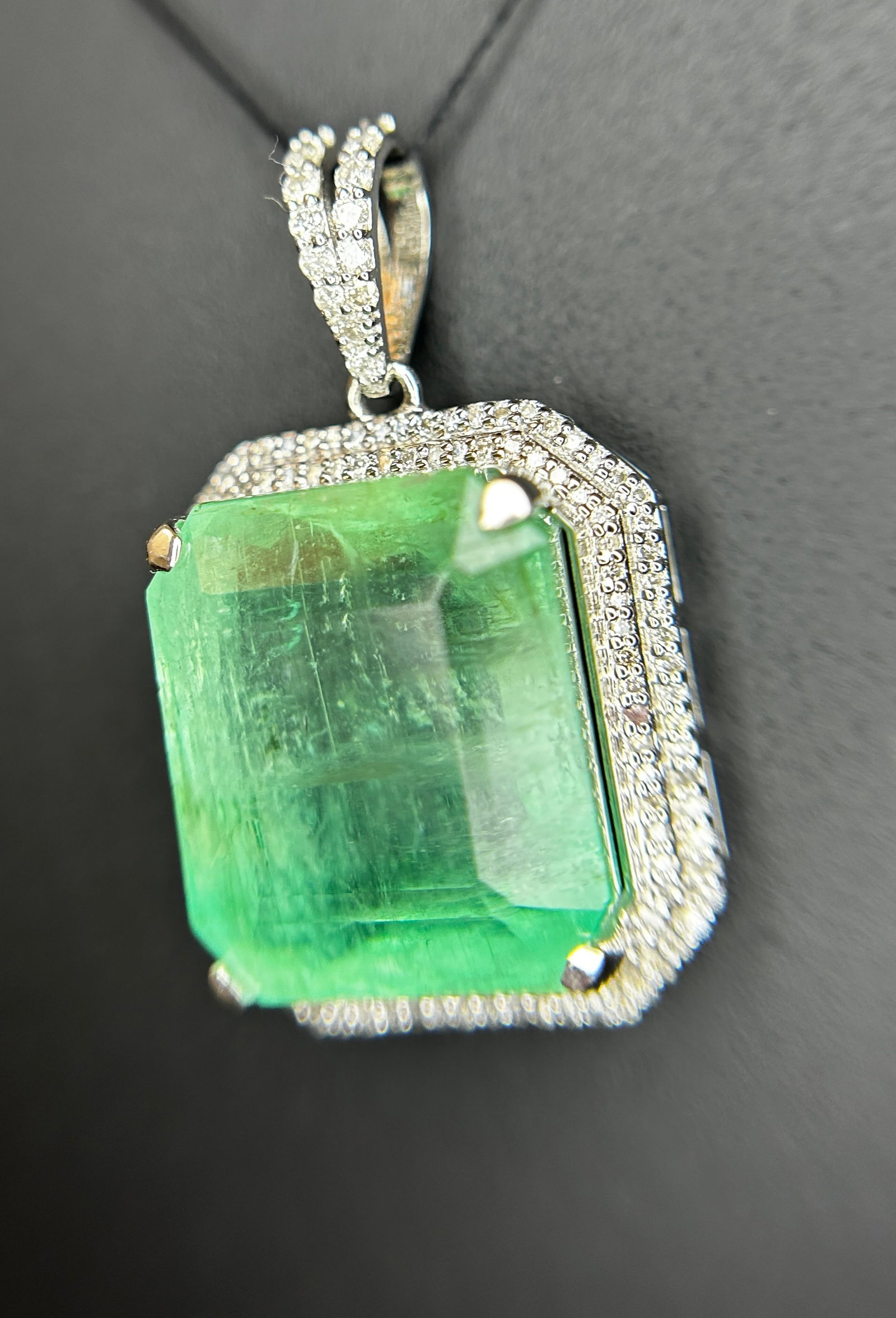 Beautiful 19.58 ct Natural Columbian Emerald With Natural Diamonds & 18k Gold (1 of 9)