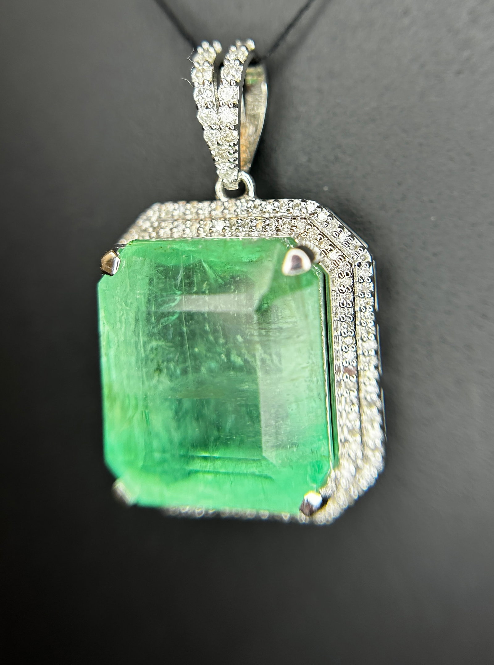 Beautiful 19.58 ct Natural Columbian Emerald With Natural Diamonds & 18k Gold - 5