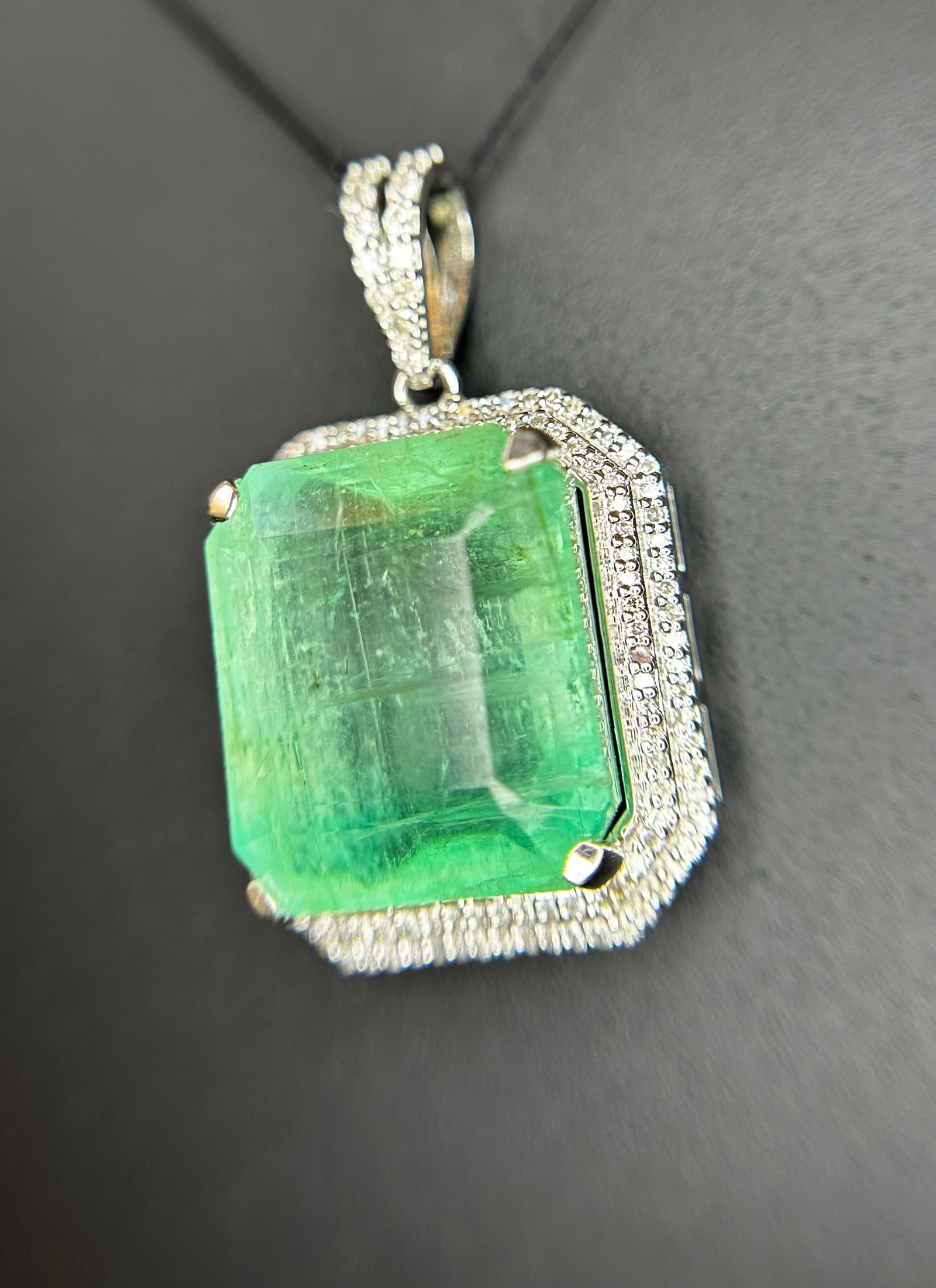 Beautiful 19.58 ct Natural Columbian Emerald With Natural Diamonds & 18k Gold - 8