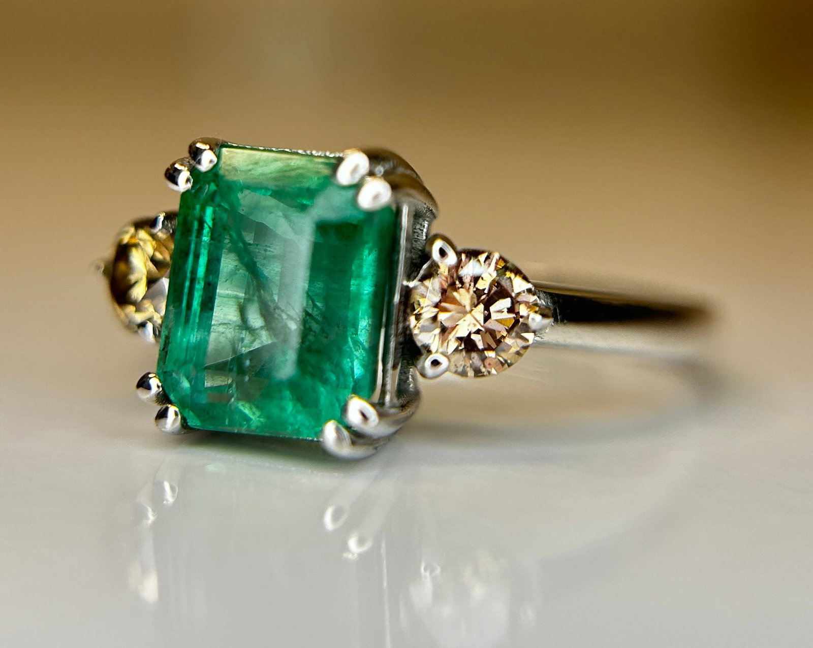 Beautiful Natural Emerald 2.41 CT With Natural Diamonds & 18k Gold: Title: Beautiful Natural Emerald 2.41 CT With Natural Diamonds & 18k Gold Description: Beautiful 2.41 CT Natural Emerald With Natural Diamonds & 18k Gold Description: Total Carat Weight -