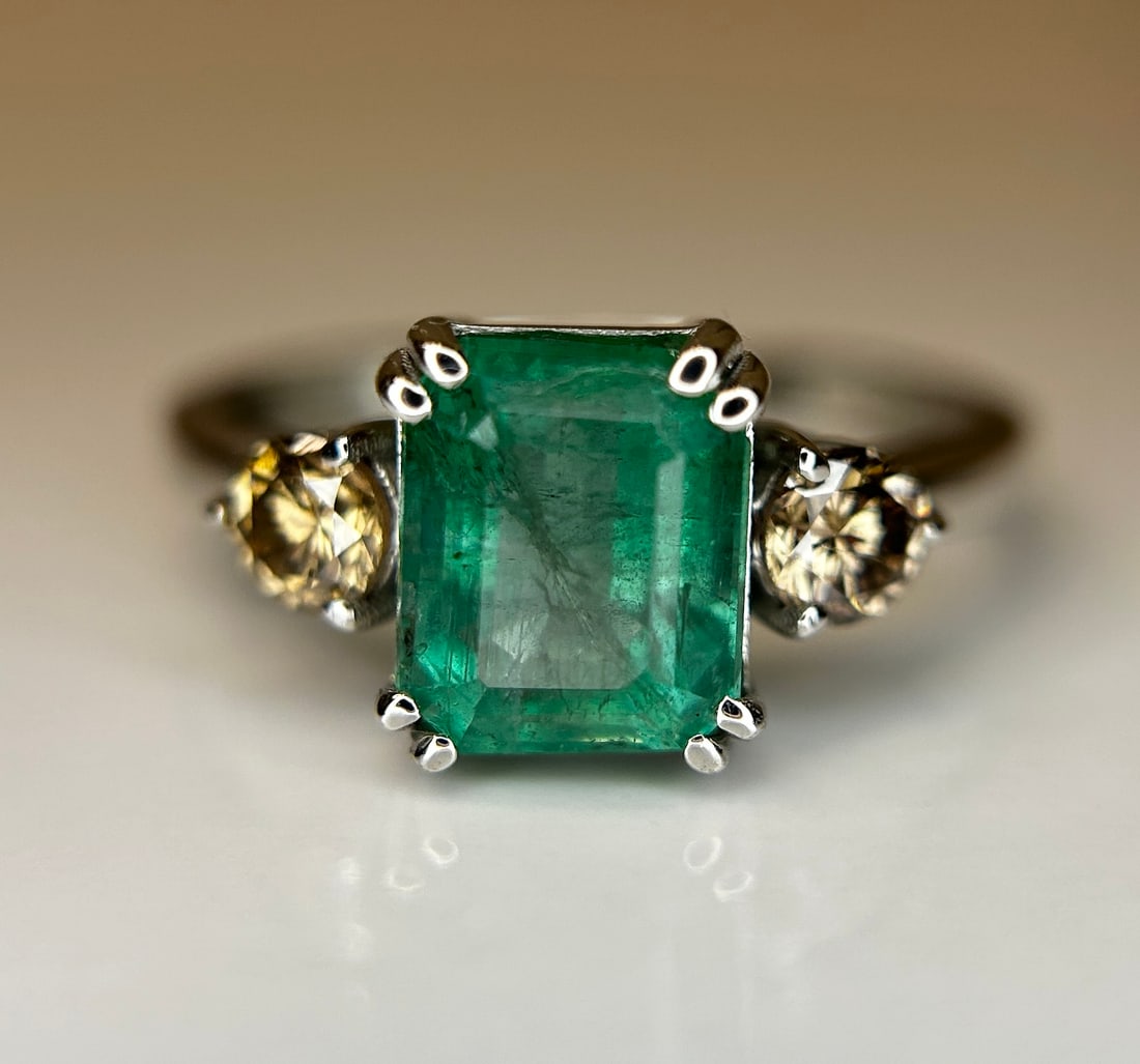Beautiful Natural Emerald 2.41 CT With Natural Diamonds & 18k Gold - 3