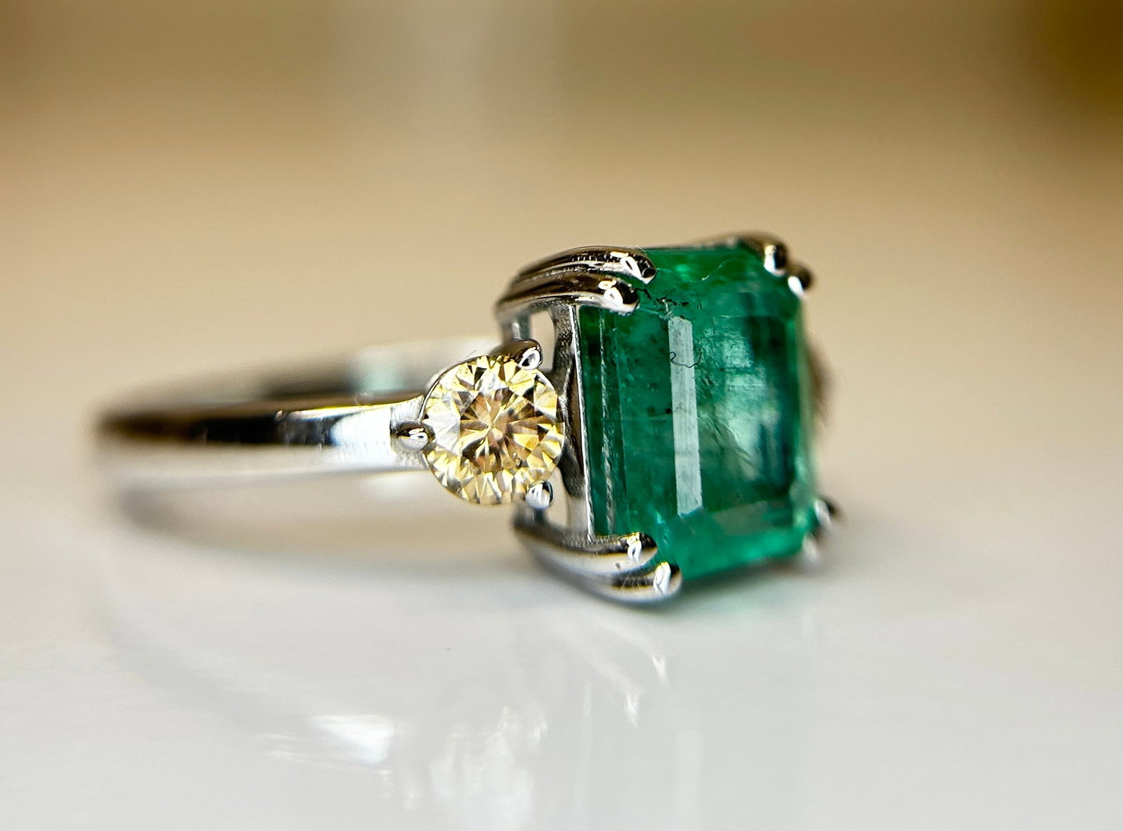 Beautiful Natural Emerald 2.41 CT With Natural Diamonds & 18k Gold - 7