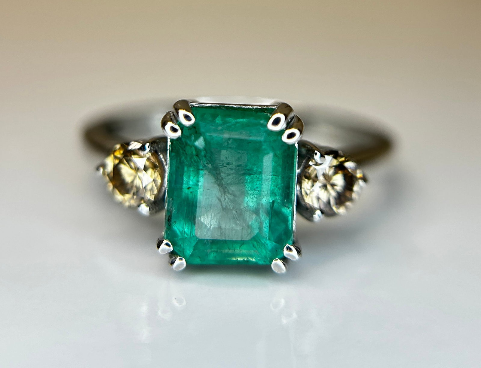 Beautiful Natural Emerald 2.41 CT With Natural Diamonds & 18k Gold - 9