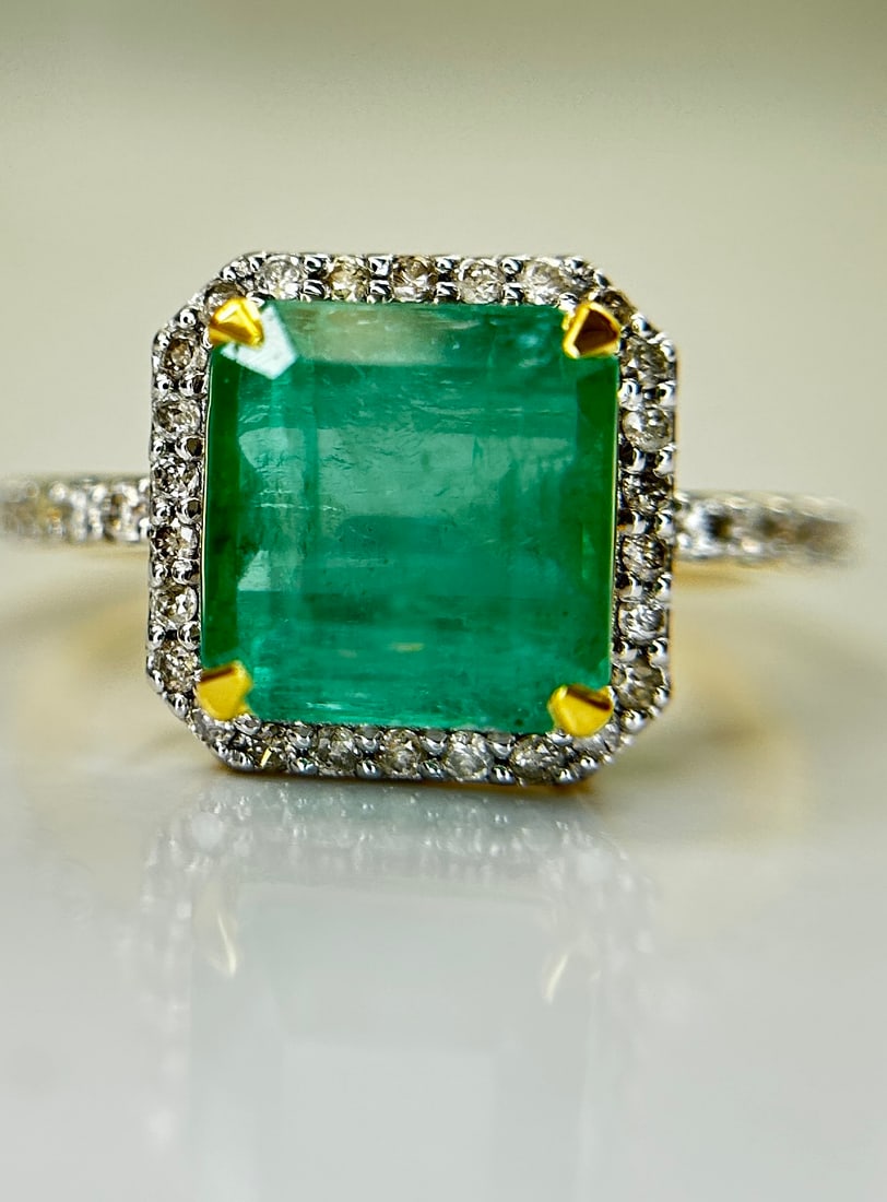 Beautiful Natural Columbian Emerald 3.74 CT With Natural Diamonds & 18k Gold (1 of 9)