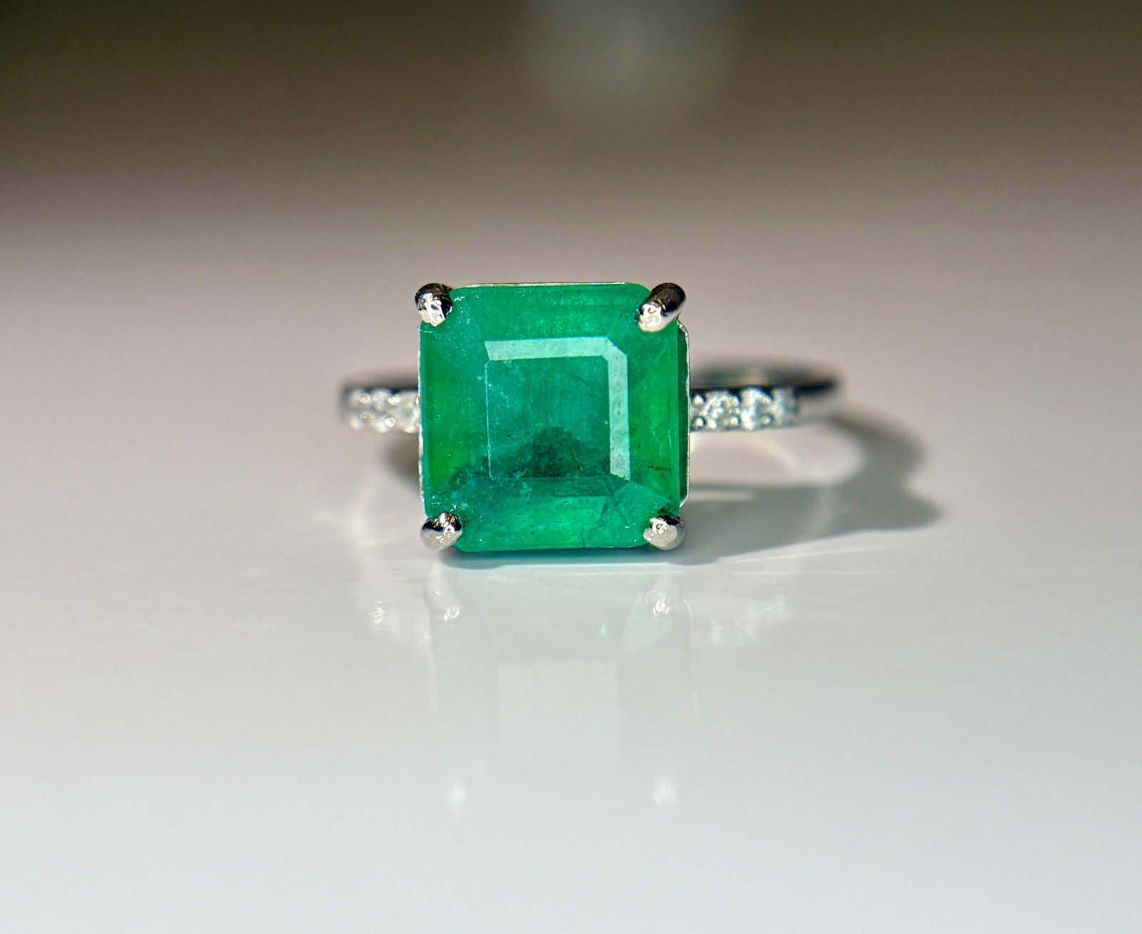 Beautiful 2.65 CT Natural Emerald Ring With Natural Diamonds & Platinum 950: Title: Beautiful 2.65 CT Natural Emerald Ring With Natural Diamonds & Platinum 950 Description: Beautiful 2.65 CT Natural Emerald Ring With Natural Diamonds & Platinum 950 Description:<