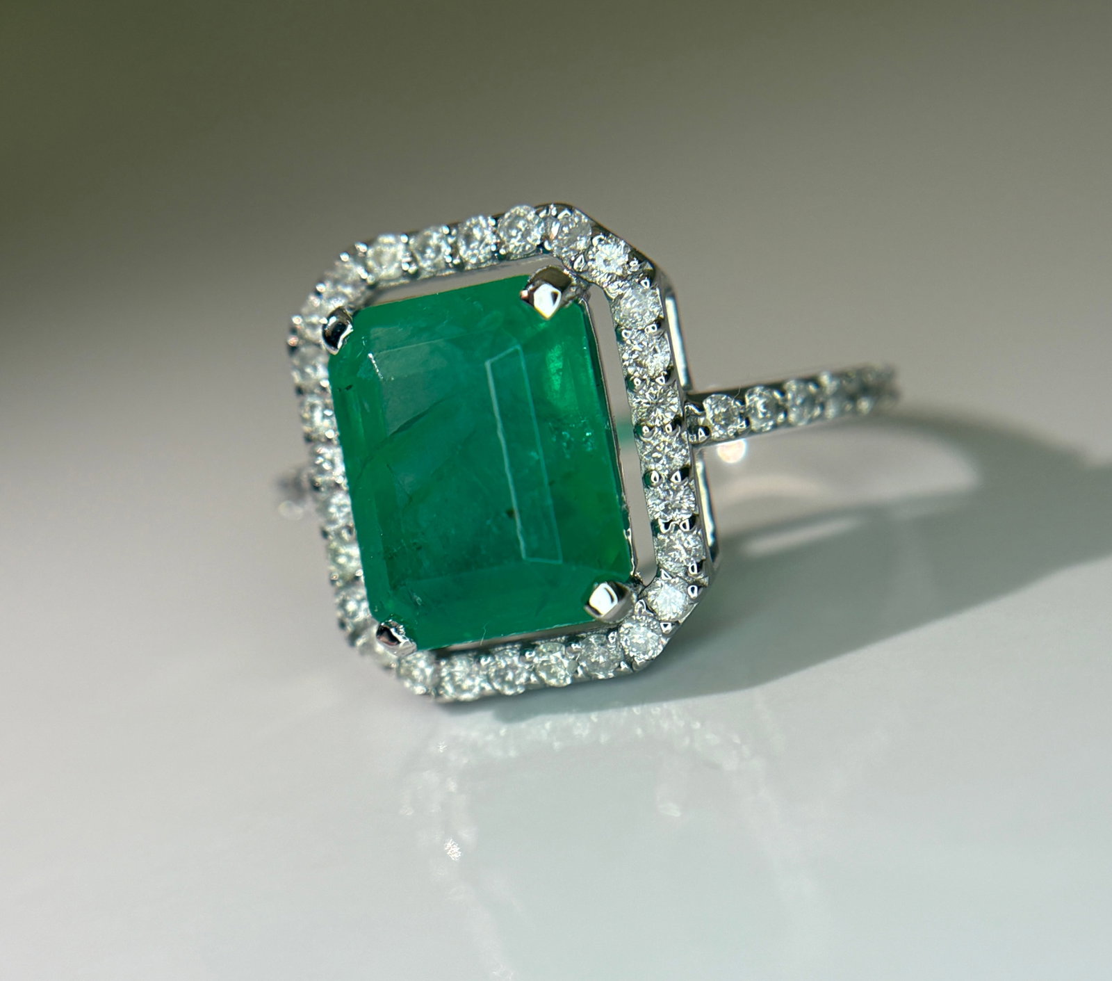 Beautiful 3.50 CT Natural Emerald Ring With Natural Diamonds & Platinum 950 - 5