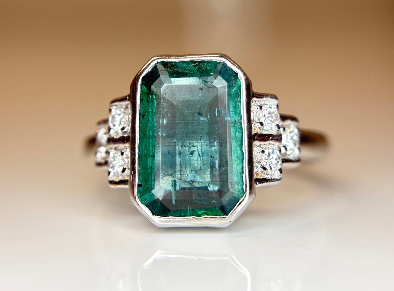 Beautiful 3.00 CT Natural Emerald With Natural Diamonds & 18k Gold: Title: Beautiful 3.00 CT Natural Emerald With Natural Diamonds & 18k Gold Description: Beautiful 3.00 CT Natural Emerald With Natural Diamonds & 18k Gold Description: Total Carat Weight -