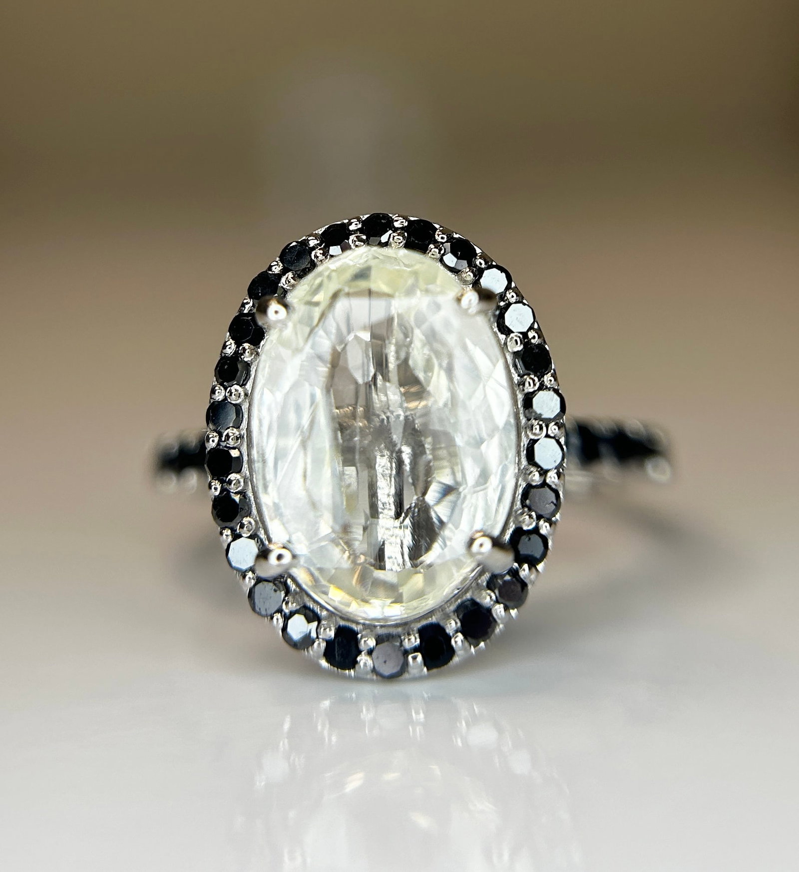 Beautiful 3.56CT Natural Ceylon White Sapphire W Natural Diamonds & 18k Gold - 2