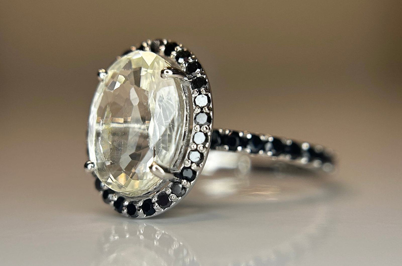 Beautiful 3.56CT Natural Ceylon White Sapphire W Natural Diamonds & 18k Gold - 3