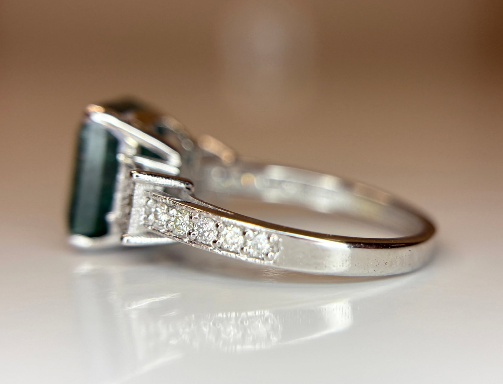 Beautiful 4.49 CT Natural Emerald With Natural Diamonds & 18k Gold - 5