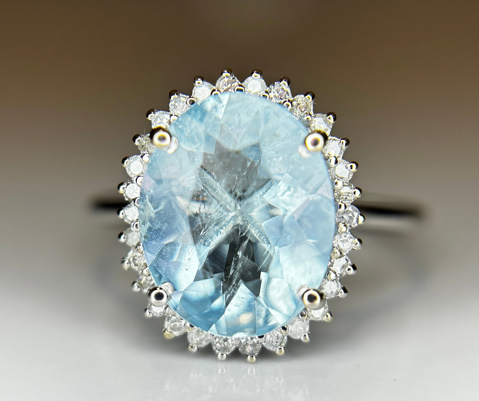 Beautiful 2.39 CT Natural Aquamarine Ring With Natural Diamonds & 18k White Gold - 2
