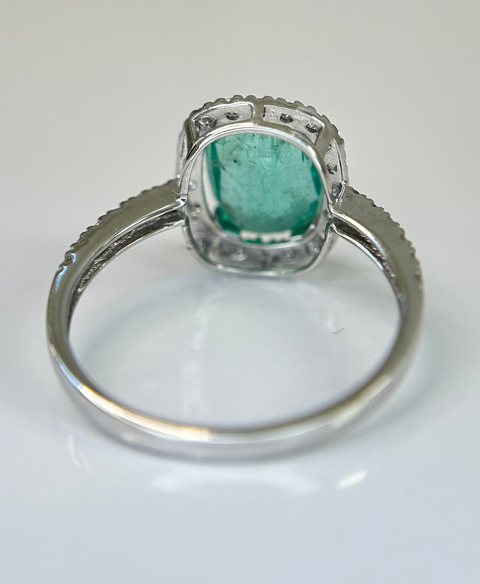 Beautiful Natural Emerald 2.42 CT With Natural Diamonds & 18k Gold - 4