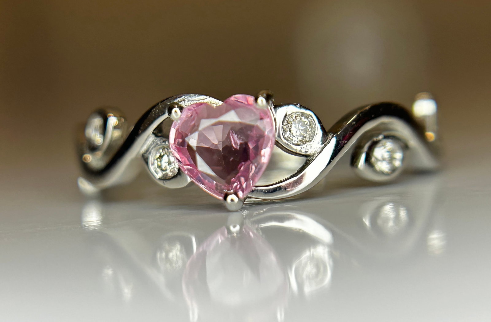 Beautiful 0.48ct Heart Shape Unheated Ceylon Pink Sapphire Diamonds & 950 Platinum: Title: Beautiful 0.48ct Heart Shape Unheated Ceylon Pink Sapphire Diamonds & 950 Platinum Description: Beautiful 0.48ct Heart Shape Unheated Ceylon Pink Sapphire Diamonds & 950 Platinum