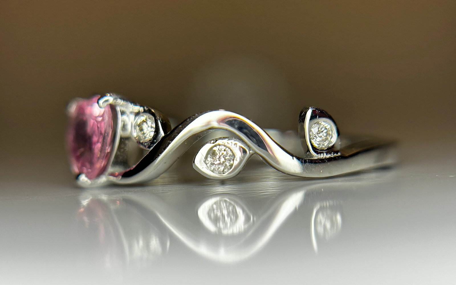 Beautiful 0.48ct Heart Shape Unheated Ceylon Pink Sapphire Diamonds & 950 Platinum - 5