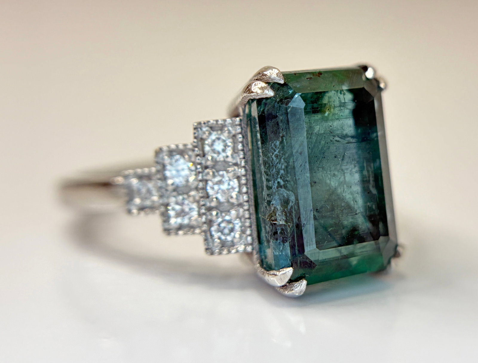 Beautiful 5.84 CT Natural Emerald With Natural Diamonds & 18k Gold - 2