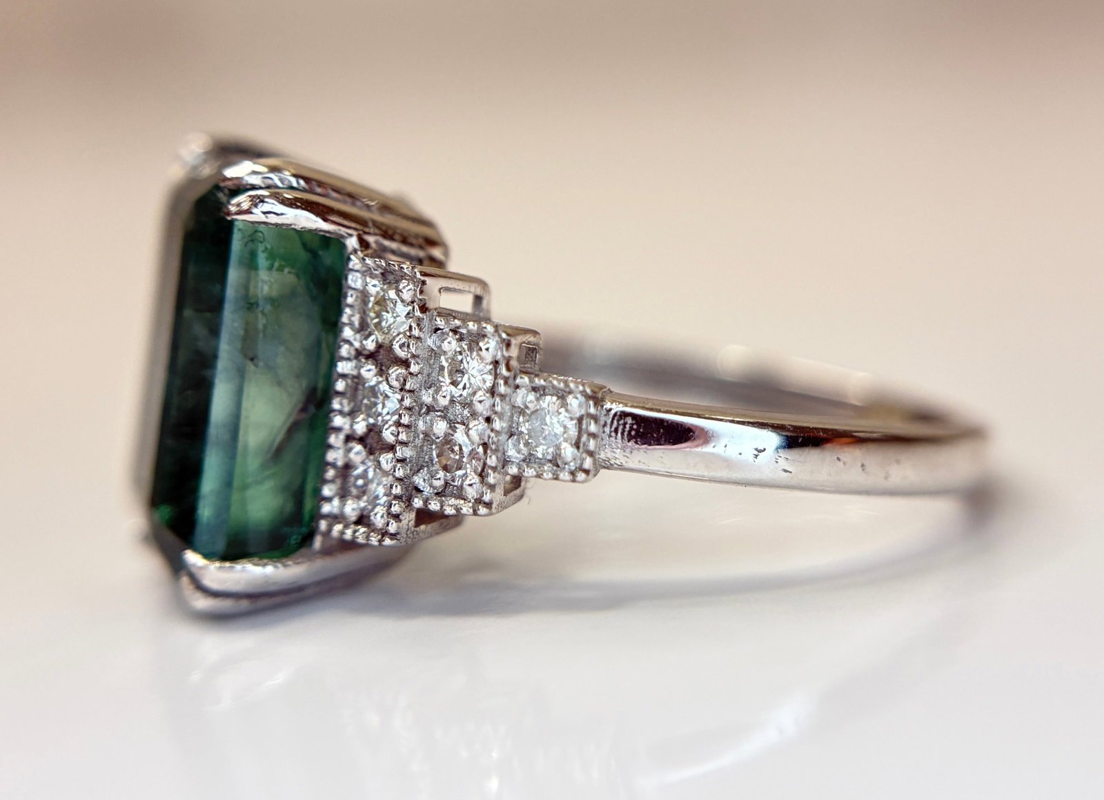 Beautiful 5.84 CT Natural Emerald With Natural Diamonds & 18k Gold - 5
