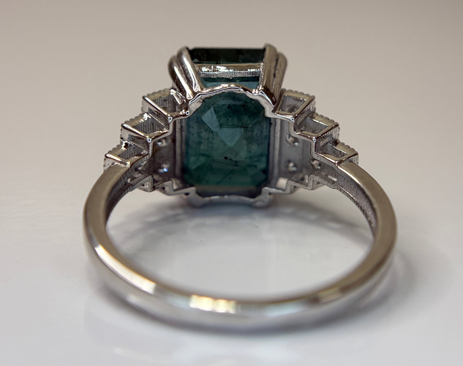 Beautiful 5.84 CT Natural Emerald With Natural Diamonds & 18k Gold - 6