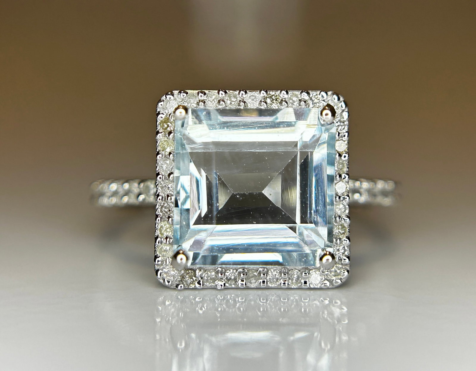 Beautiful 3.55 CT Natural Aquamarine Ring With Natural Diamonds & 18k White Gold - 2