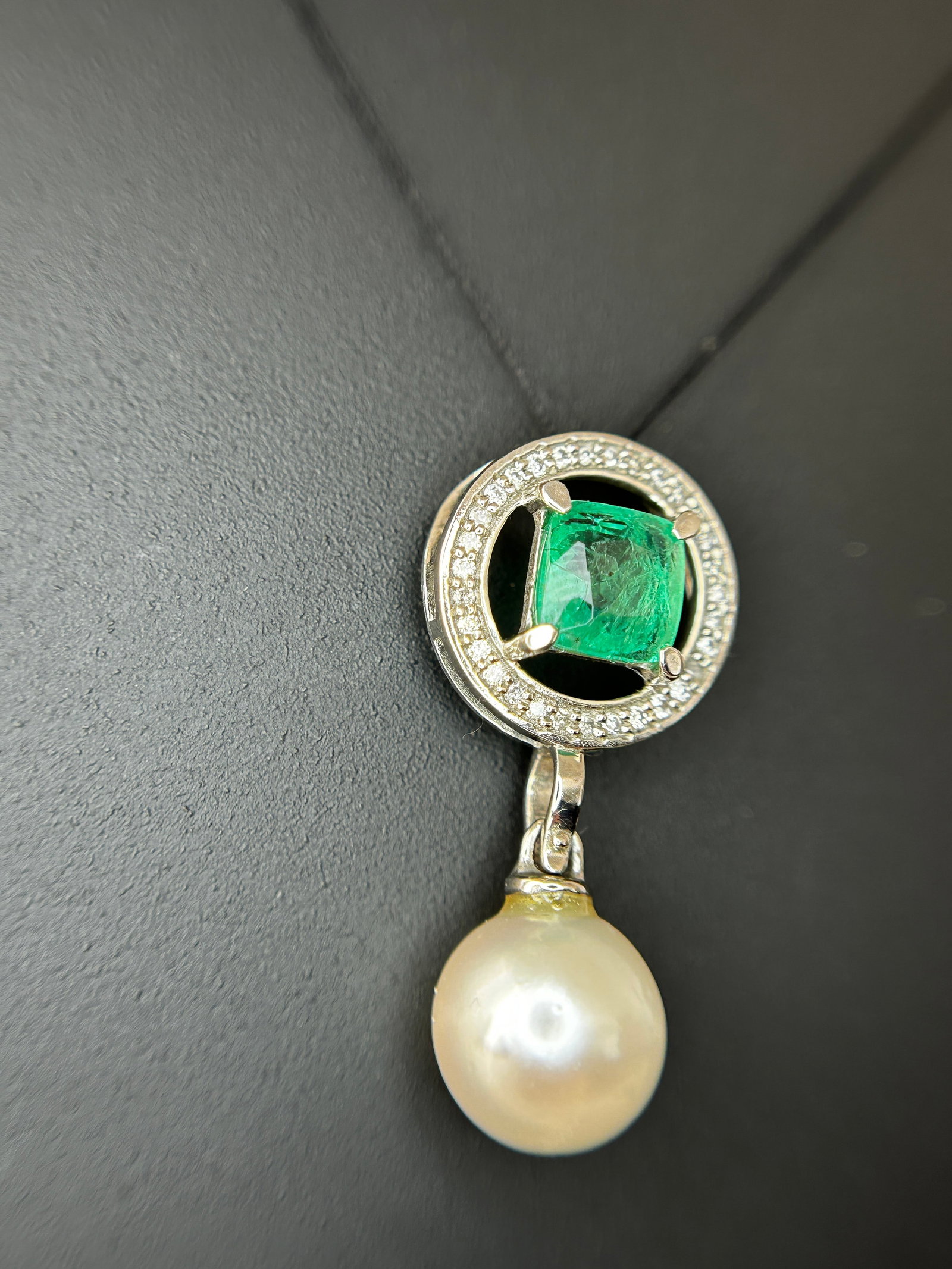 Beautiful 5.55CT South Sea Pearl, 1.14ct Emerald, Diamonds & 950 Platinum Pendant - 5