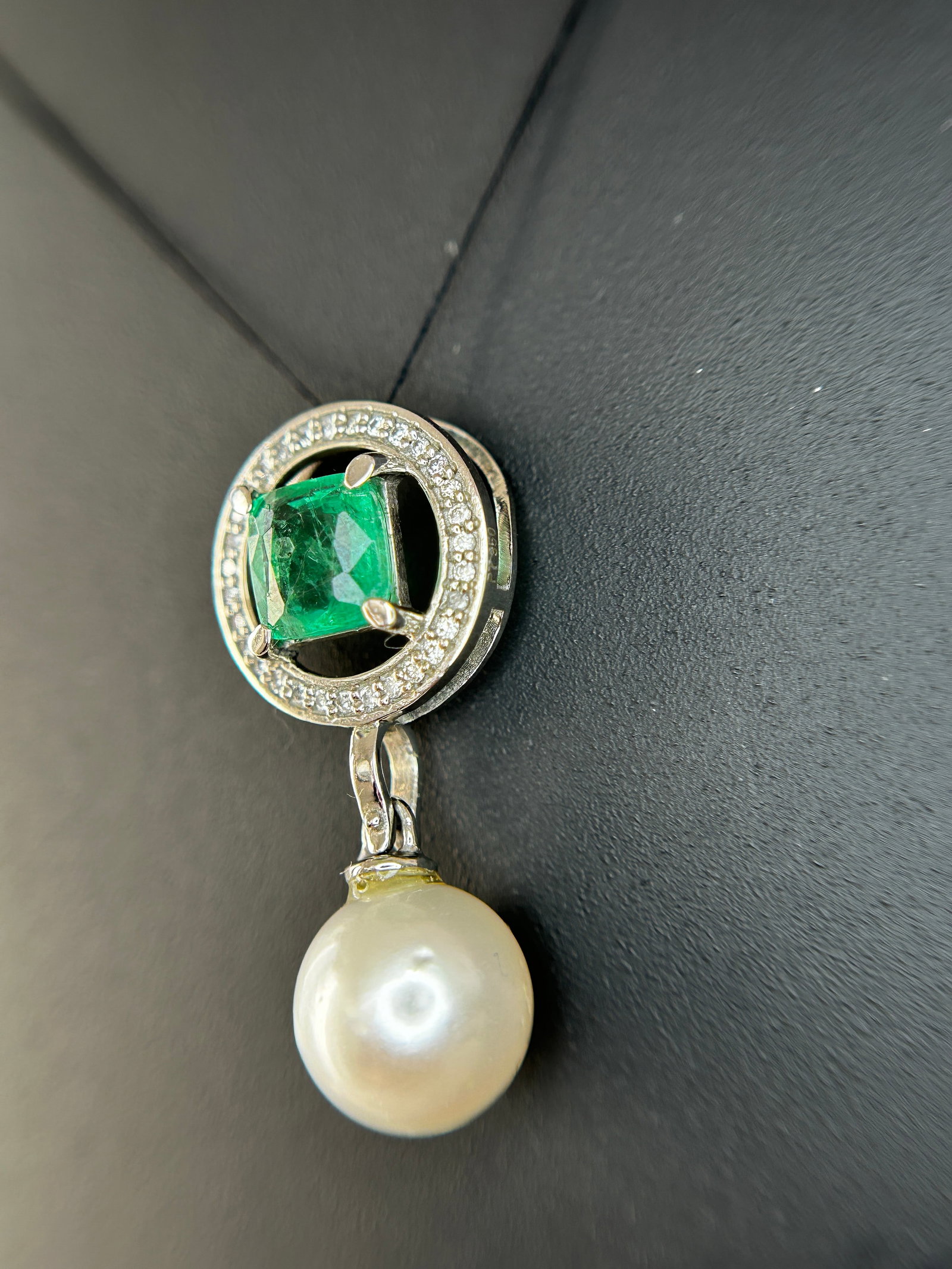 Beautiful 5.55CT South Sea Pearl, 1.14ct Emerald, Diamonds & 950 Platinum Pendant - 9