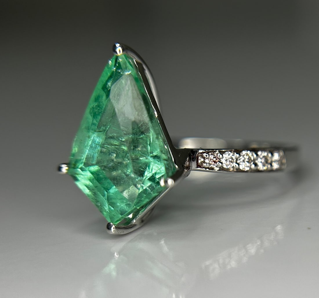 Beautiful Natural Columbian Emerald 3.63 CT With Natural Diamonds & 14k Gold - 10